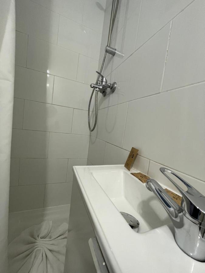 Hotel Central Saint-Denis  Exteriör bild